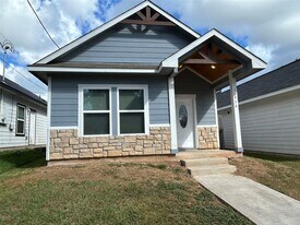 16956 W Ivanhoe St in Montgomery, TX - Building Photo