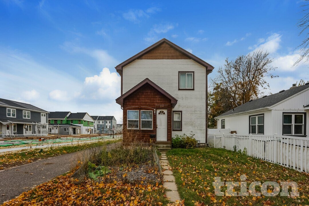 2144 Sherwood Ave in St. Paul, MN - Foto de edificio