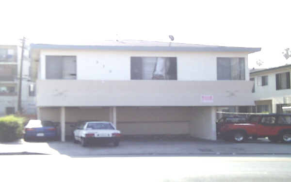 212 N Normandie Ave in Los Angeles, CA - Building Photo