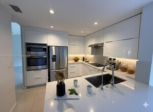 5753 NW 98th Ave in Doral, FL - Building Photo - Building Photo