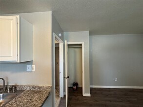 2705 Lorraine St in Houston, TX - Foto de edificio - Building Photo