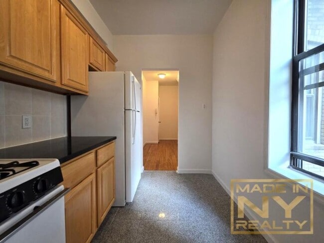 43-30 46th St in Queens, NY - Building Photo - Building Photo