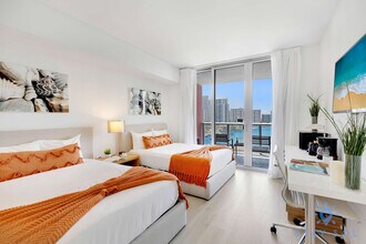 2602 E Hallandale Beach Blvd in Hallandale Beach, FL - Building Photo - Building Photo