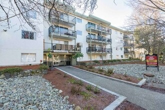 Anondale Court in Victoria, BC - Building Photo - Building Photo