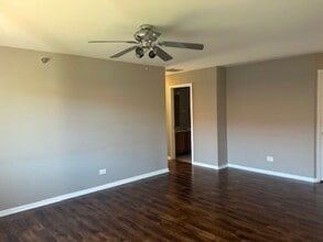 717 E Whispering Oaks Dr in Palatine, IL - Building Photo - Building Photo