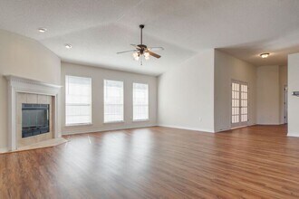 5851 Chi Chi Cir in Milton, FL - Building Photo - Building Photo