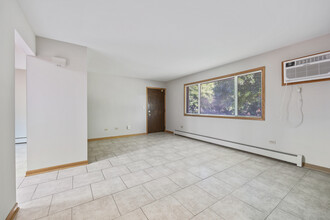 889 Jefferson Ave in Elgin, IL - Building Photo - Building Photo
