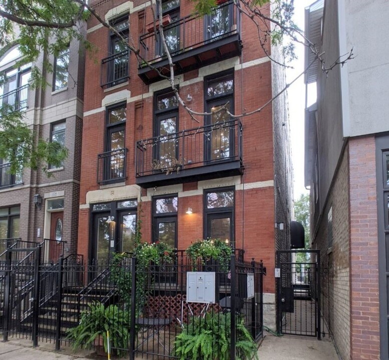 1222 W Hubbard St in Chicago, IL - Foto de edificio