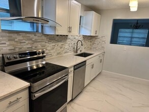 1651 Van Buren St in Hollywood, FL - Building Photo - Building Photo