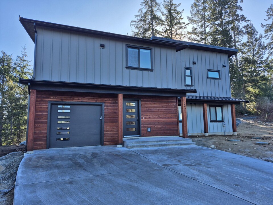 2421 Mountain Heights Dr in Sooke, BC - Building Photo