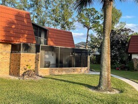 4648 Suburban Pines Dr in Greenacres, FL - Building Photo