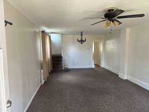 133 W Vaughn St in Kingston, PA - Building Photo - Building Photo