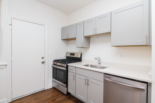 6589 N Lakewood Ave in Chicago, IL - Building Photo - Building Photo