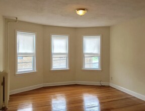 352 Shirley St in Winthrop, MA - Foto de edificio - Building Photo