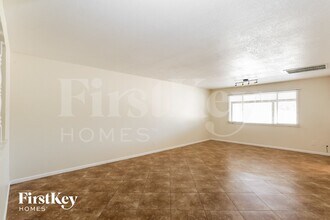 3012 S Evergreen Rd in Tempe, AZ - Foto de edificio - Building Photo