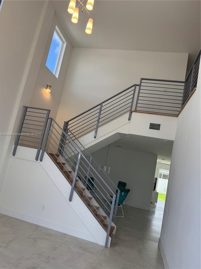 7547 NW 98th Ave in Doral, FL - Building Photo - Building Photo