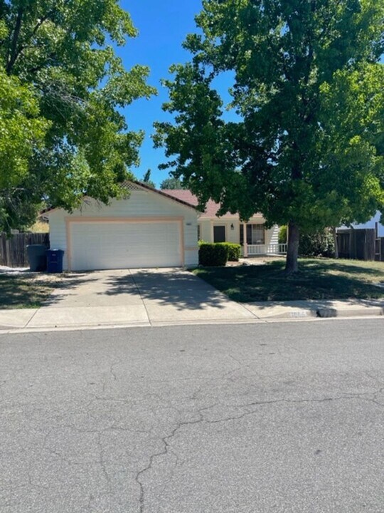 1065 Grouse Dr in Redding, CA - Building Photo