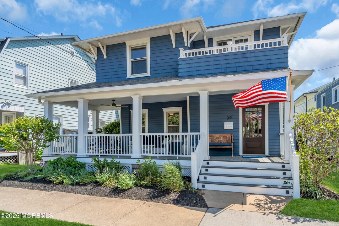 39 East End Ave in Avon By The Sea, NJ - Building Photo