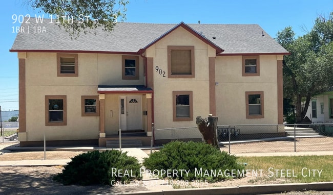property at 902 W 11th St