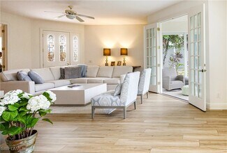 233 Colonade Cir in Naples, FL - Building Photo - Building Photo