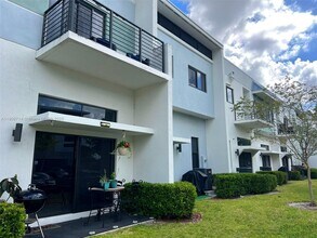 4428 NW 9th St. in Plantation, FL - Building Photo - Building Photo