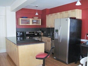 988 Memorial Dr, Unit 387 in Cambridge, MA - Building Photo - Building Photo
