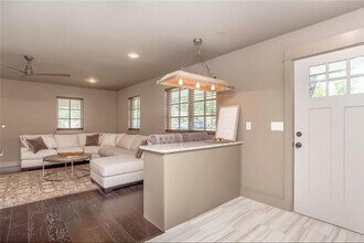 303 NW F St in Bentonville, AR - Building Photo - Building Photo