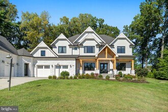 608 Walker Rd in Great Falls, VA - Building Photo - Building Photo