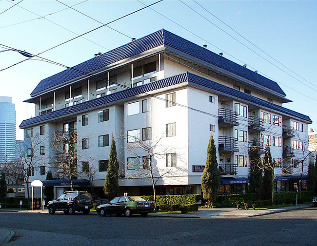 Hilltop Court in Seattle, WA - Building Photo - Building Photo