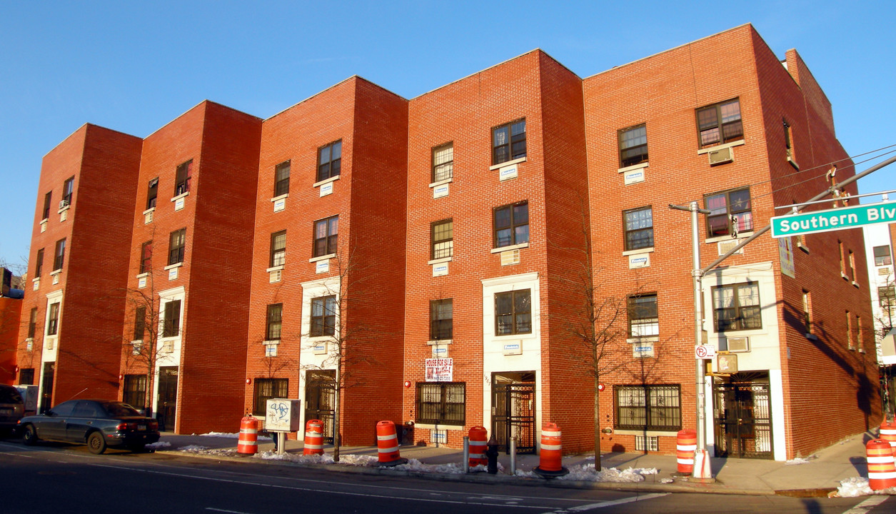 1987 Southern Blvd in Bronx, NY - Foto de edificio