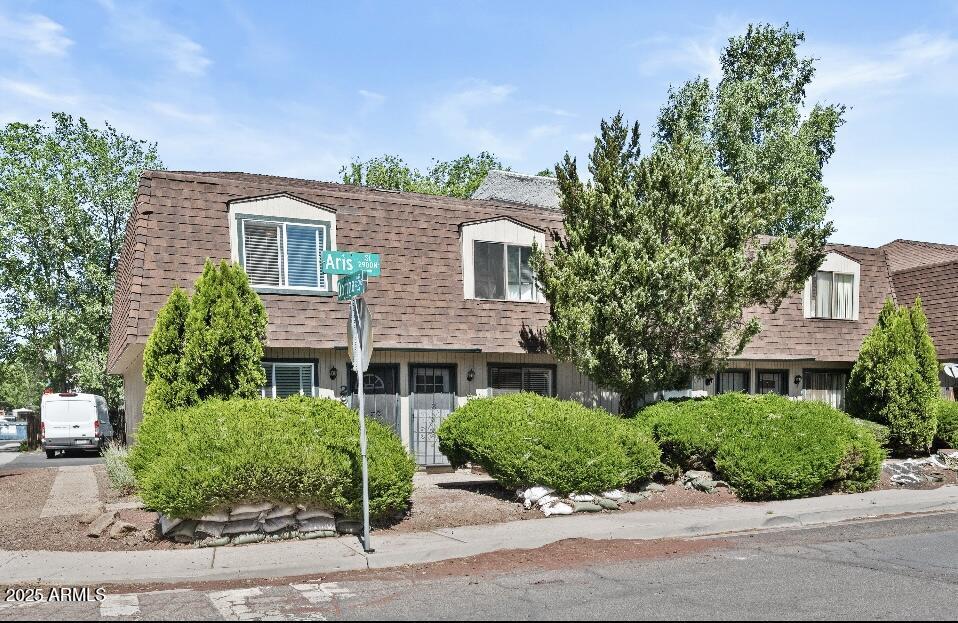 2905 N Aris St in Flagstaff, AZ - Foto de edificio