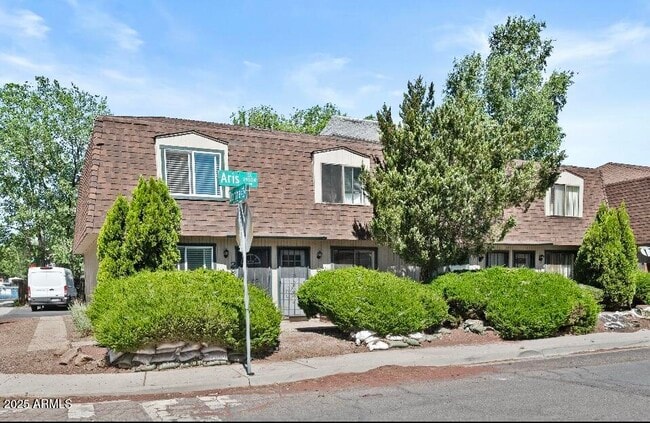 property at 2905 N Aris St
