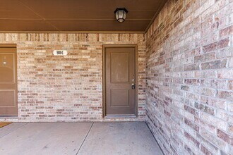 9804 Avenue V in Lubbock, TX - Foto de edificio - Building Photo