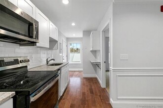 1091 Whalley Ave, Unit A in New Haven, CT - Foto de edificio - Building Photo