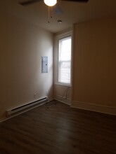 431 E Walnut Ln in Philadelphia, PA - Foto de edificio - Building Photo