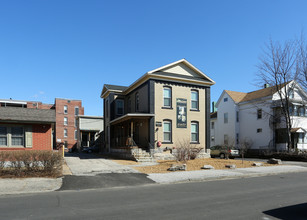 52 Myrtle St in Manchester, NH - Building Photo - Building Photo