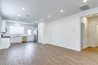 20913 Cropani Shadow Dr in New Caney, TX - Building Photo - Building Photo