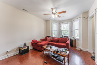 2911 N Ridgeway Ave, Unit 2F in Chicago, IL - Building Photo - Building Photo