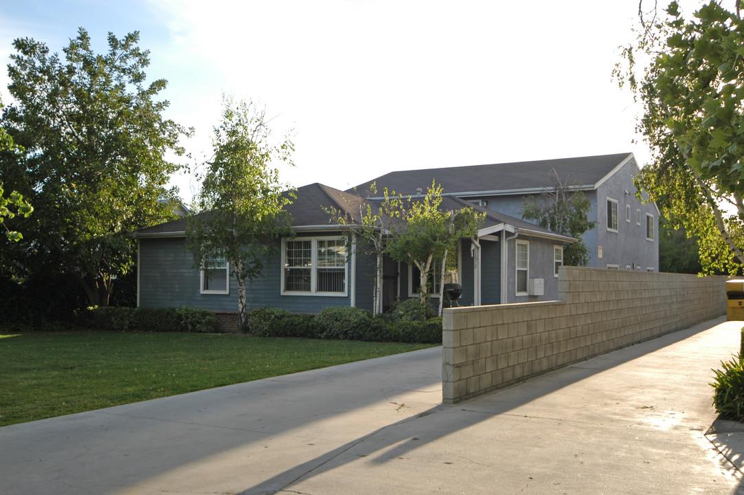 10721 Memory Park Dr in San Fernando, CA - Building Photo