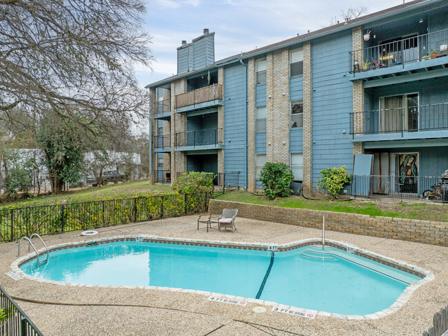 Windwood Apartments in Austin, TX - Building Photo - Building Photo