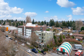 Beautiful City Living Close to Beaches in Seattle, WA - Building Photo - Building Photo