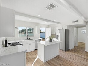 604 Stanford St in Las Vegas, NV - Building Photo - Building Photo