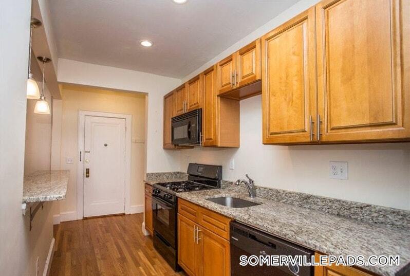 136 Highland Ave in Somerville, MA - Building Photo