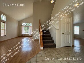 32176 Vía Flore in Temecula, CA - Building Photo - Building Photo