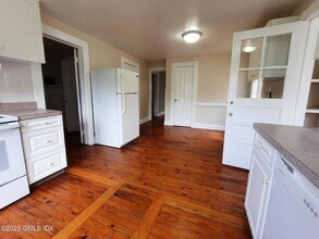 55 Valley Rd in Greenwich, CT - Building Photo - Building Photo