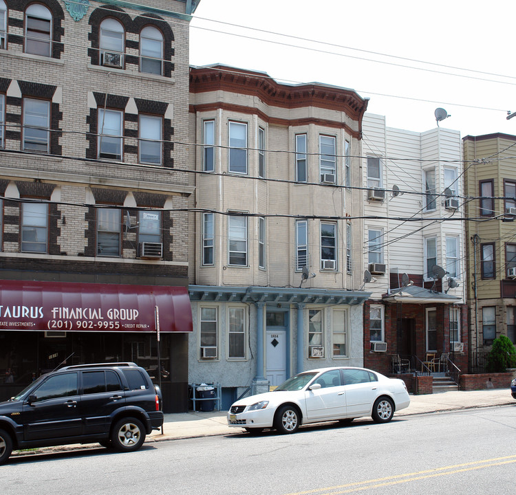 1814 Palisade Ave in Union City, NJ - Building Photo