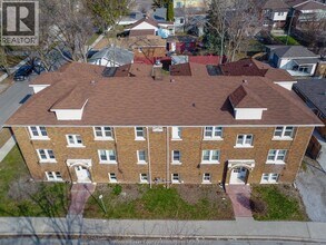 706 Elliott St E in Windsor, ON - Foto de edificio - Building Photo