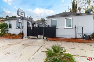 11472 Ventura Blvd in Los Angeles, CA - Building Photo - Building Photo