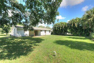 950 Landsdowne Dr in Sebastian, FL - Foto de edificio - Building Photo
