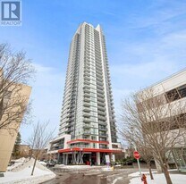 88 Sheppard Ave E in Toronto, ON - Building Photo